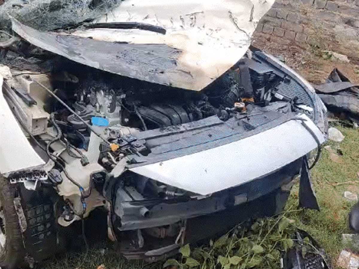 जमशेदपुर के पास ट्रक से टकराई कार, चार की मौत